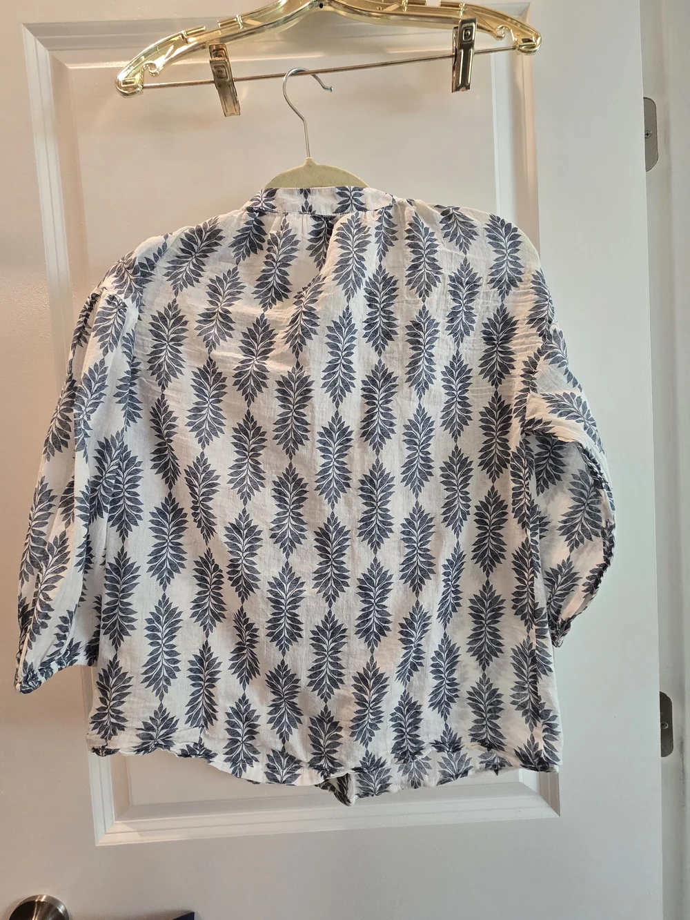 Elie Tahari White Blouse with Navy Leaf Print - Picture 3 of 4